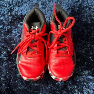 Boys Under Armour Basketball Shoes, size 13K